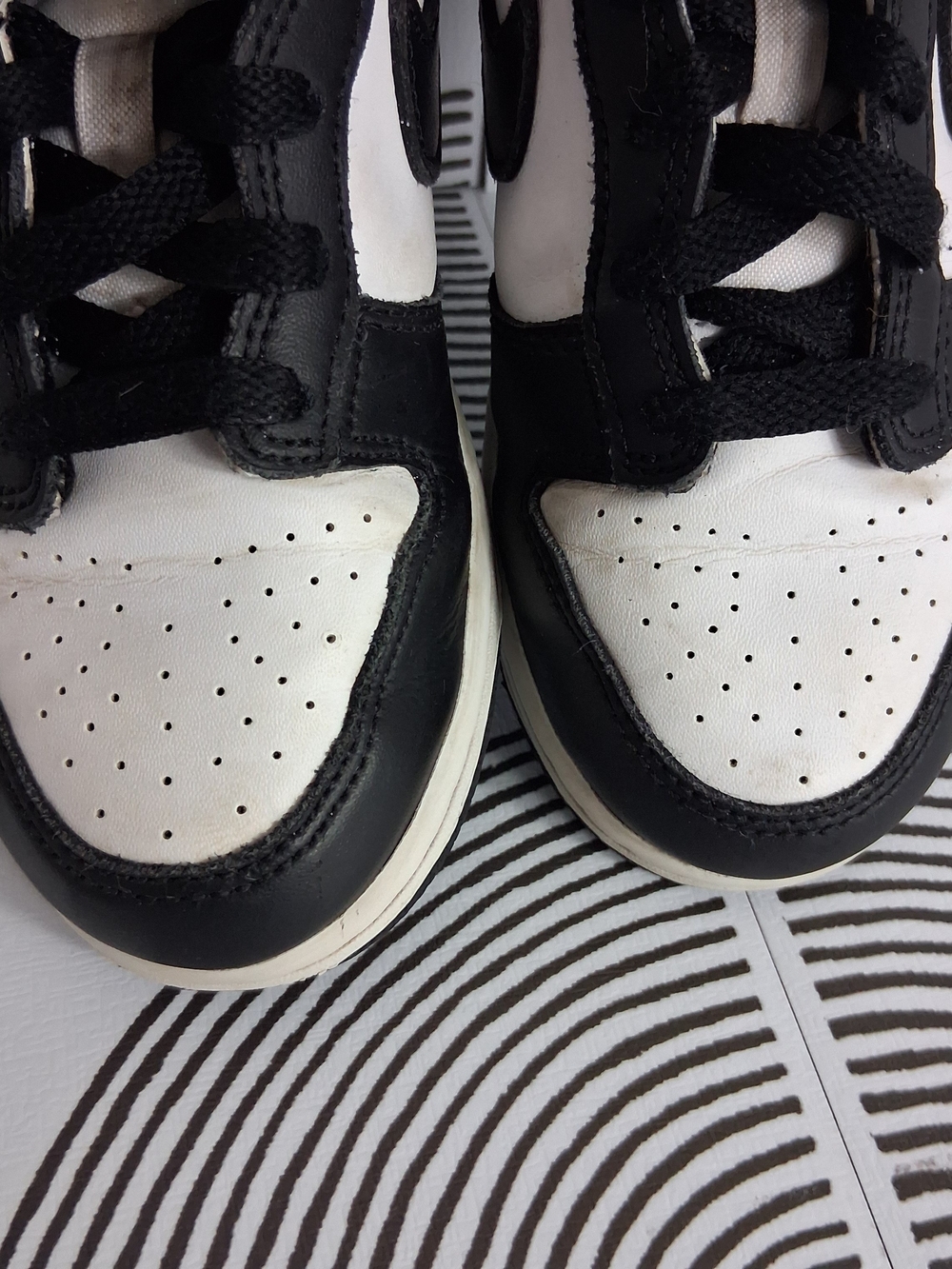Nike Dunk Low Retro Youth 1.5 White/Black Panda Lace Up Sneakers (CW1588-100) - Picture 15 of 15